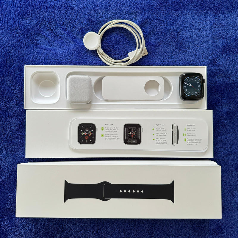 Apple Watch Series 6 44mm c/ GPS Cinza Espacial - Relógio Seminovo