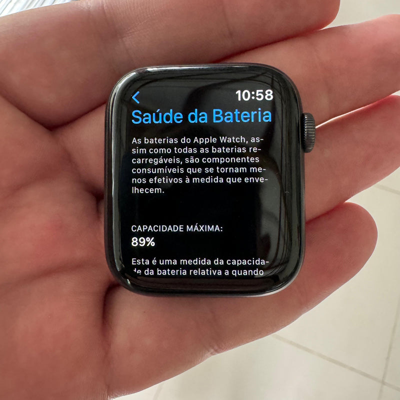 Apple Watch Series 6 44mm c/ GPS Cinza Espacial - Relógio Seminovo