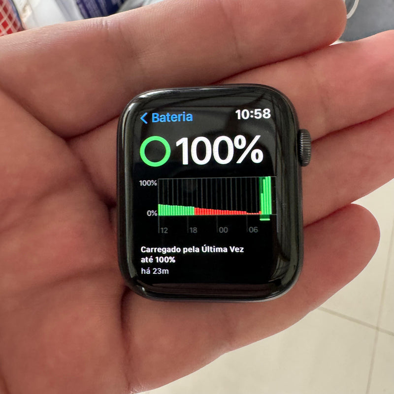 Apple Watch Series 6 44mm c/ GPS Cinza Espacial - Relógio Seminovo